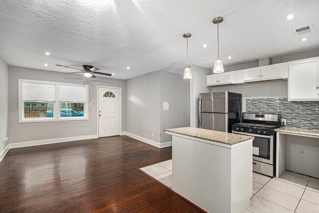 Foto del edificio - 9414 Rosehaven Dr