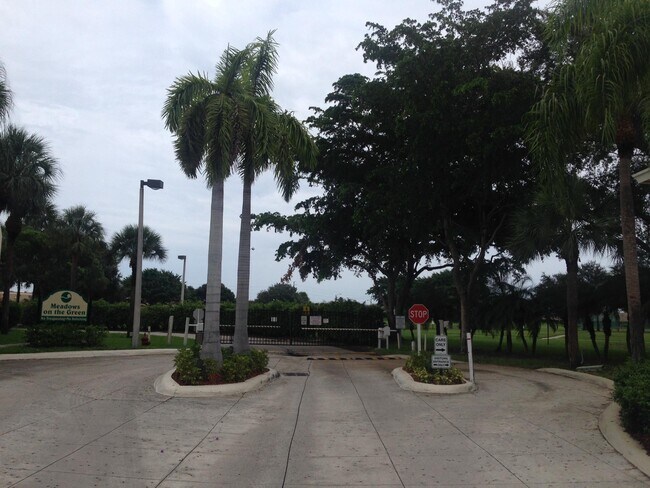 Foto del edificio - 407 Meadows Cir