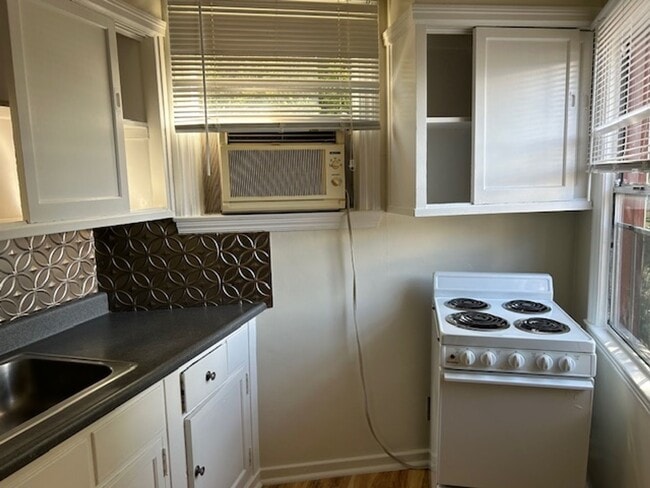 Building Photo - 405 California Dr