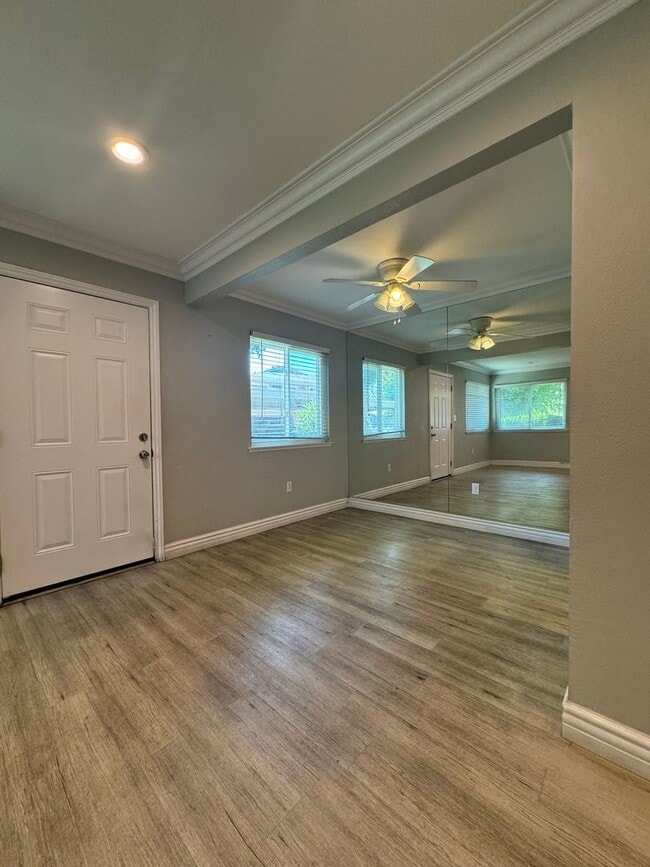 Building Photo - Modern 2 Bed 1 Bath Townhouse in San Juan ...