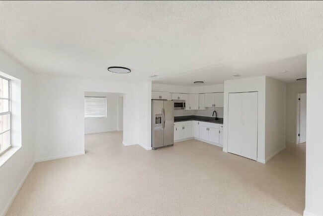 Building Photo - 141 W 31st St