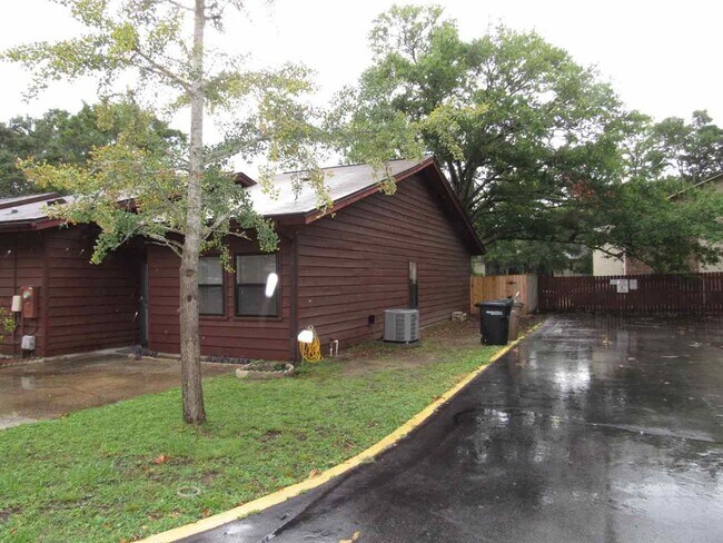 Building Photo - 3301 S Sugartree St