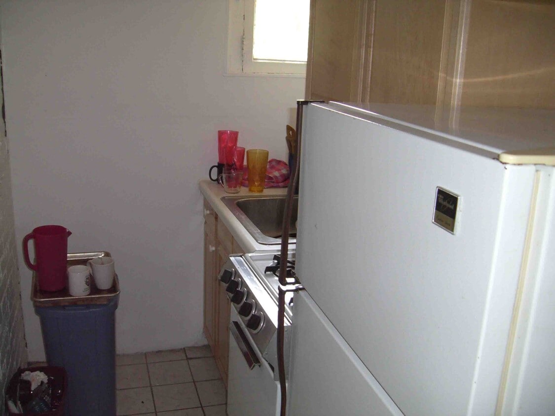Building Photo - 218 Coltart Ave
