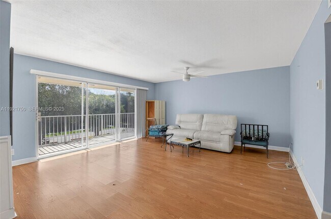 Foto del edificio - 371 SW 8th St