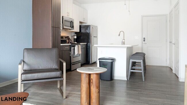 Foto del edificio - 9301 Summit Centre Way