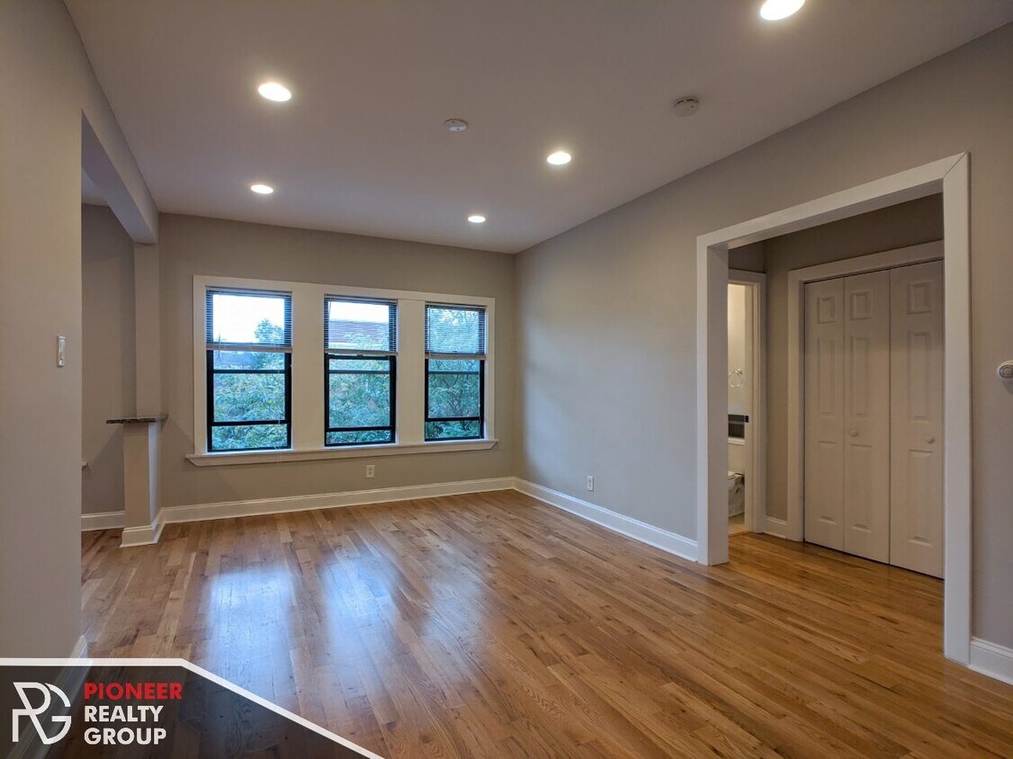 Foto principal - 2244 W Wilson Ave