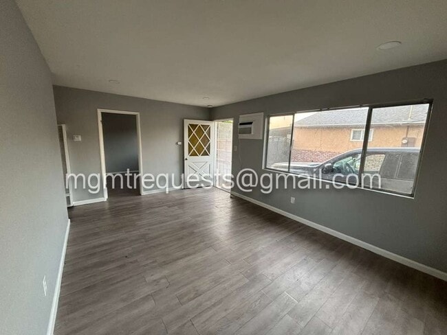 Photo - 213 11th St Townhome