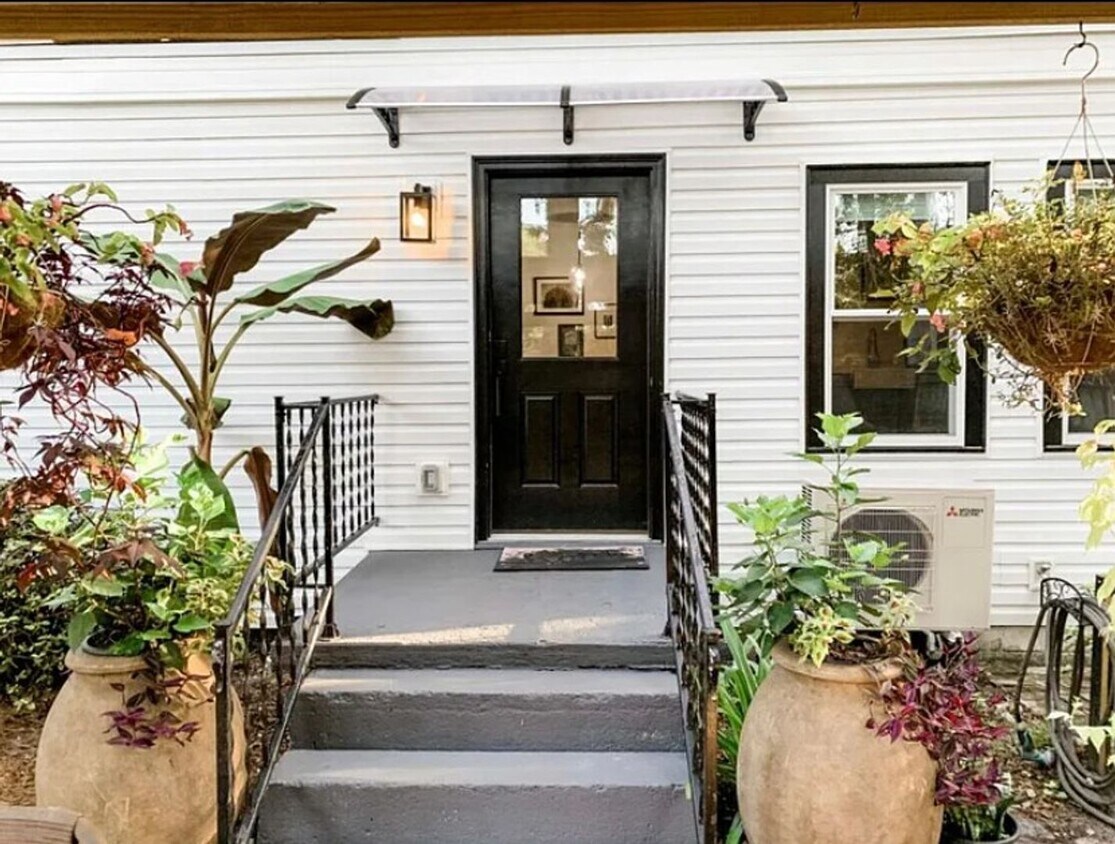 Primary Photo - Midtown Retreat Unit 2