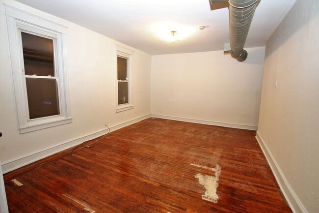Building Photo - 2621 W Girard Ave