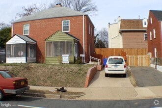 Building Photo - 2205 6th St S