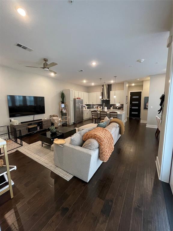 Foto del edificio - 4415 Jackson Ave