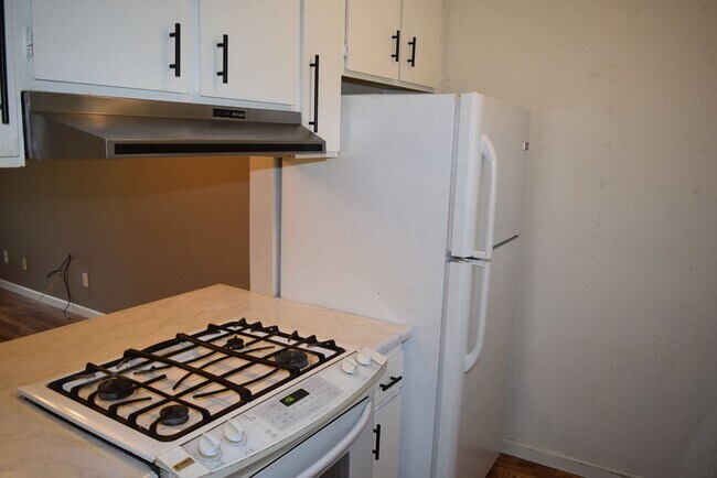 Building Photo - 2627 Capitales Dr