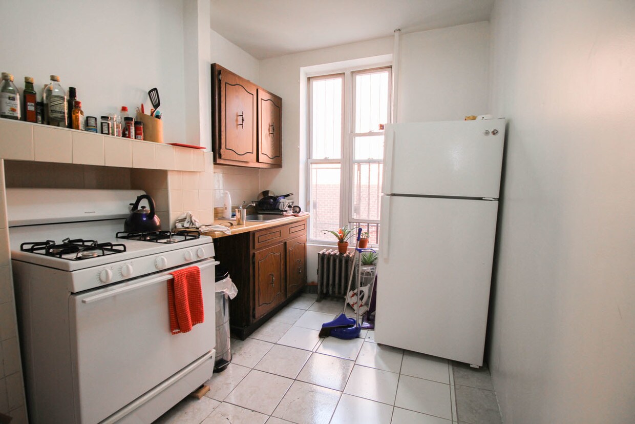 Primary Photo - 317 Nostrand Ave