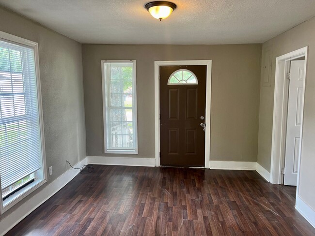 Foto del edificio - West End Home FOR RENT!