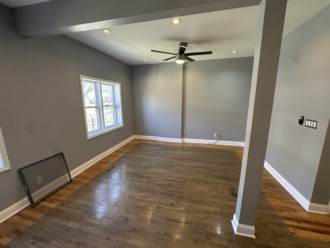 Living Rm - 10452 S Maryland Ave