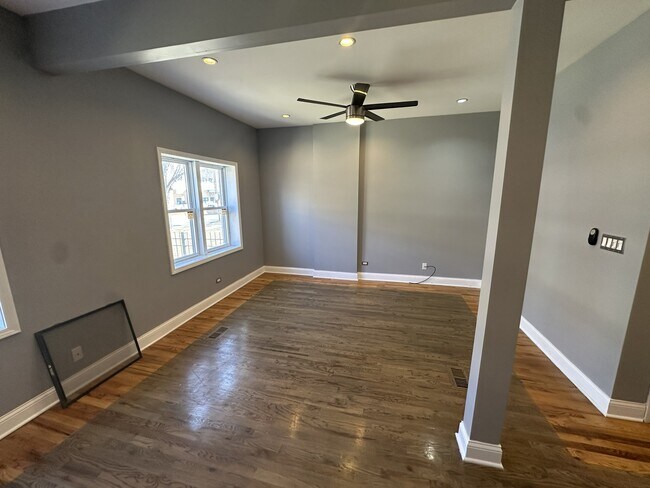 Sala de estar - 10452 S Maryland Ave