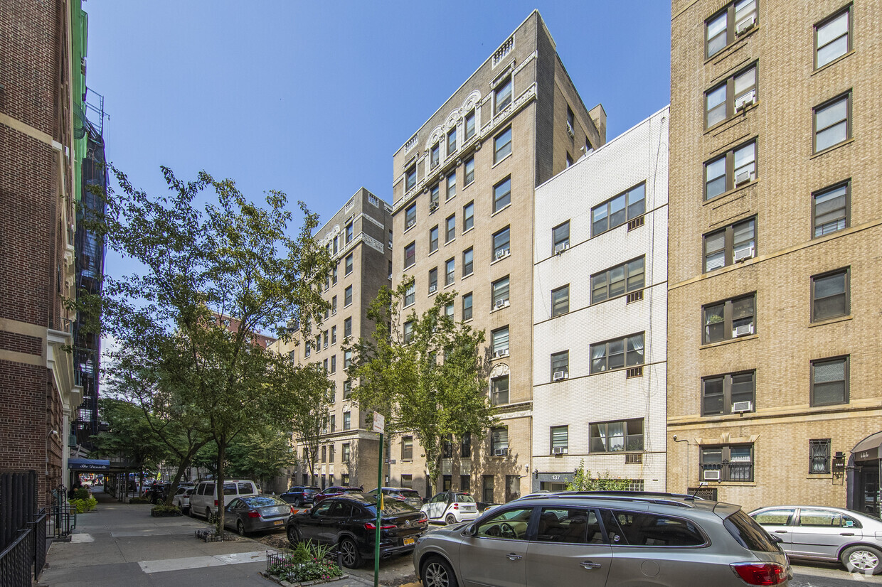 Foto principal - 145 W 71st St