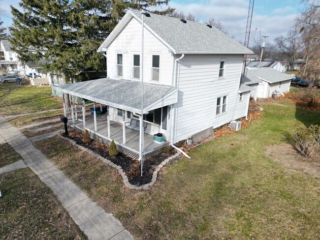 Foto del edificio - Large home close to downtown