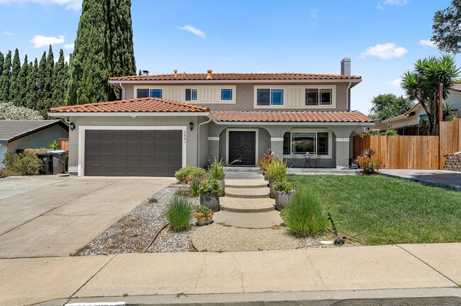 Building Photo - 3661 Slopeview Dr