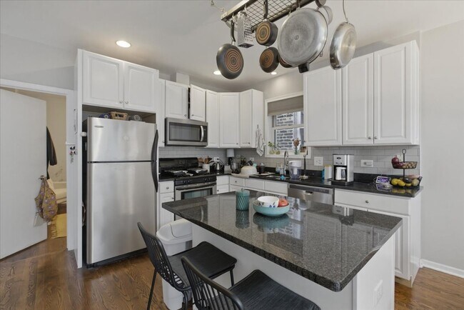 Foto del edificio - 1038 N Marshfield Ave