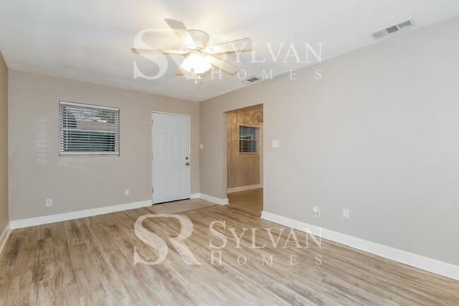 Building Photo - Spacious 3BR Home Awaits You!