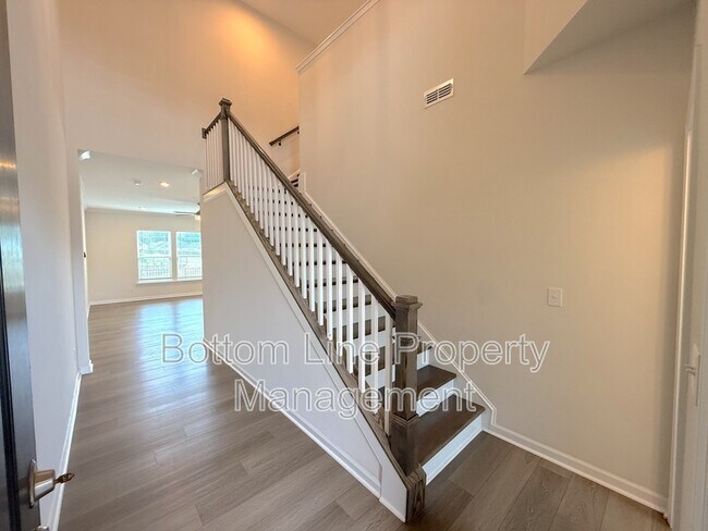 Foto del edificio - 1819 Teachers House Rd NW