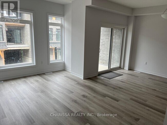 Photo du bâtiment - 461 Blackburn Dr