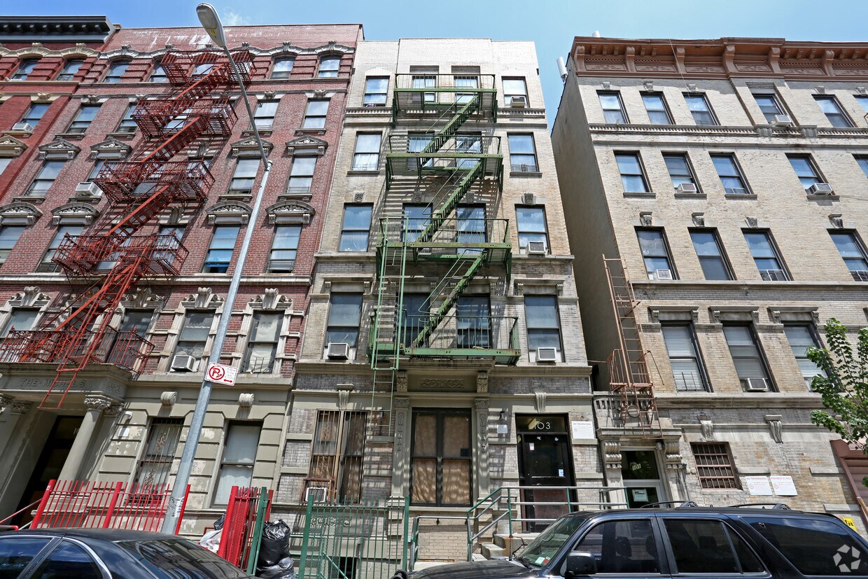 Building Photo - 103 W 137th St