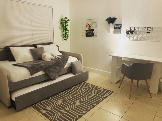 Foto del edificio - 220 NW 98th St