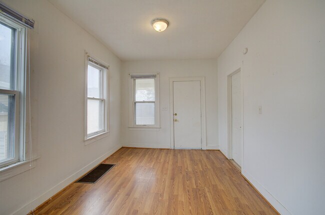 Building Photo - 205 Edward St