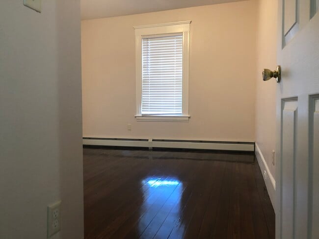 Building Photo - 29 Ross St