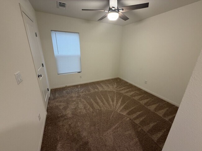 Foto del edificio - Stunning 4-Bedroom Home with Loft & Den – Spacious and Move-In Ready!