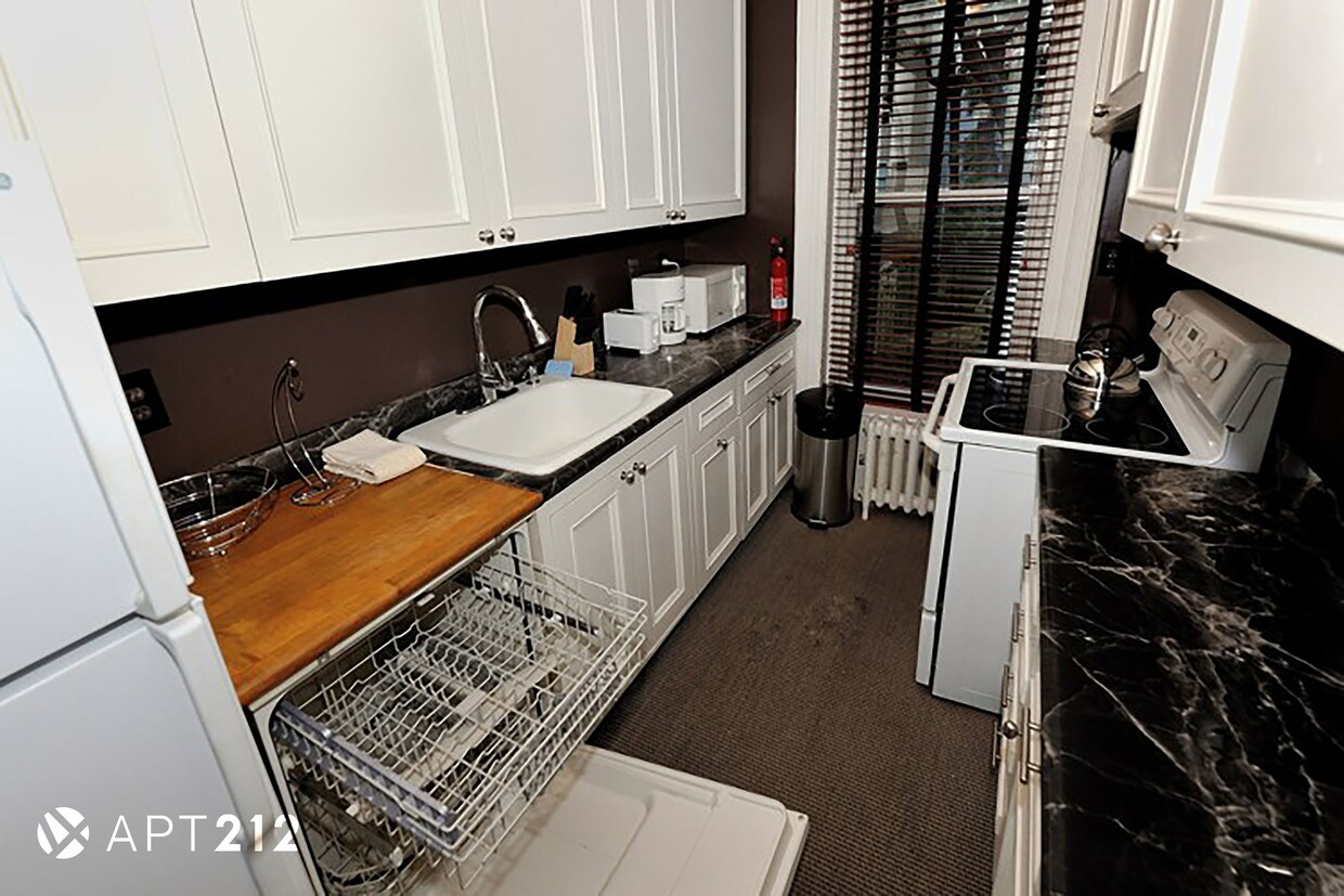Primary Photo - 309 E 52nd St