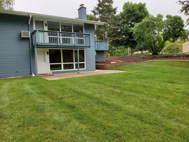 Foto del edificio - 413 Riverview Dr