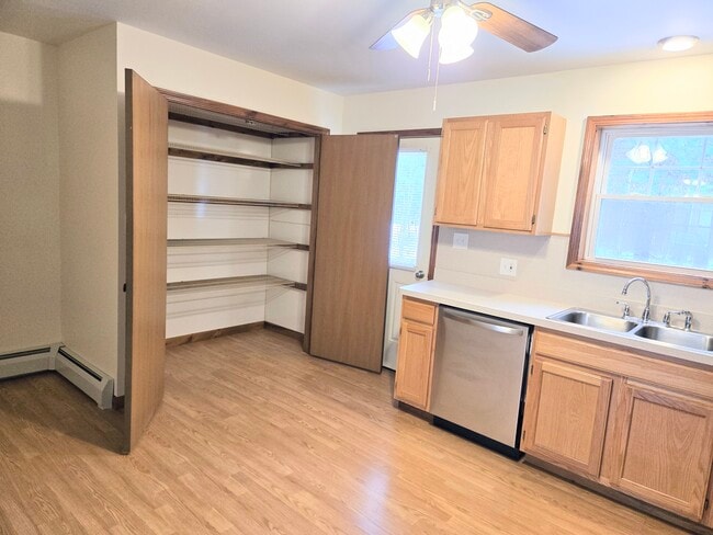 Kitchen (W/ Pantry) - 602 Forest Ln