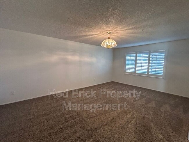 Building Photo - 526 W Donna Dr