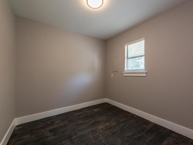 Foto del edificio - 3910 Hillside Dr