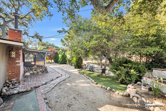 Foto del edificio - 15353 Iron Canyon Rd