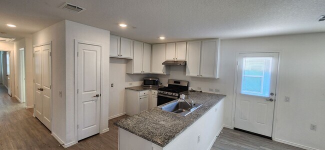 Foto del edificio - Thea Meadows-4-bedroom, 2 baths