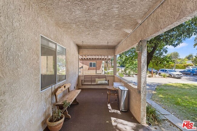Foto del edificio - 5723 Stansbury Ave