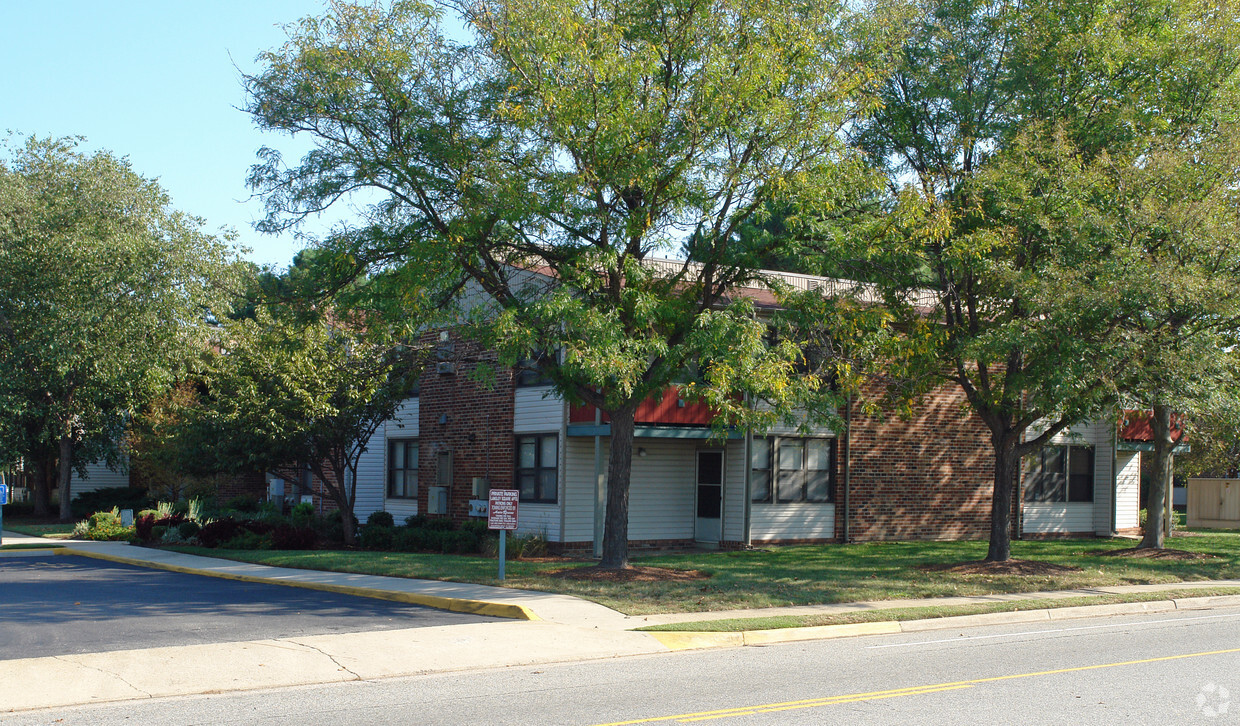 Primary Photo - Langley Square Apartments