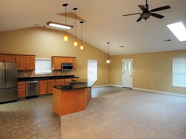 Building Photo - 6739 Evergreen Woods