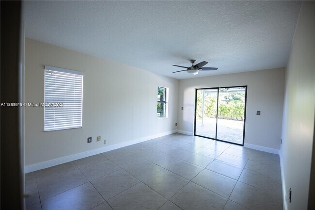 Foto del edificio - 9815 NW 43rd St