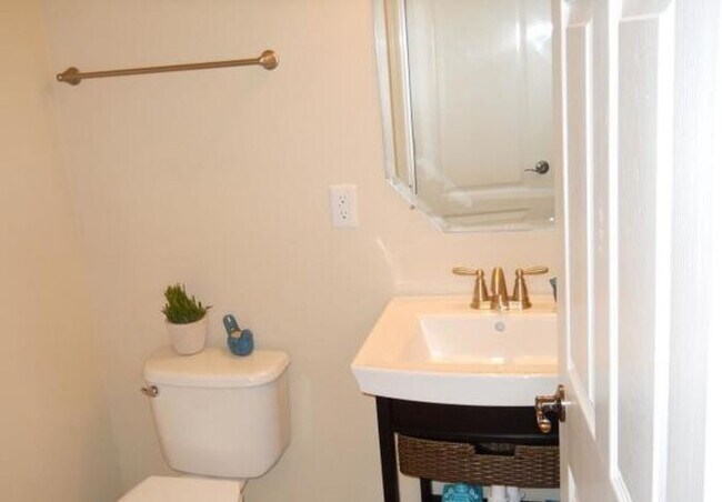 Building Photo - 2BR/2BA SFR w/ Updated Kitchen Appliances in St. Augustine