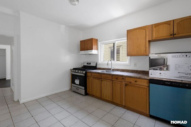 Foto del edificio - Spacious 4BR Apartment in Newark