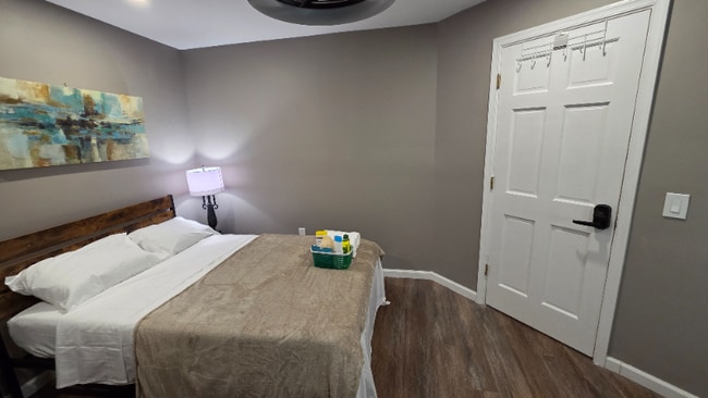 Building Photo - 1421 S Carey St