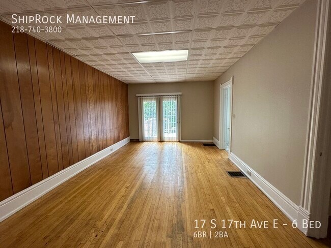 Building Photo - 17 S 17th Ave E