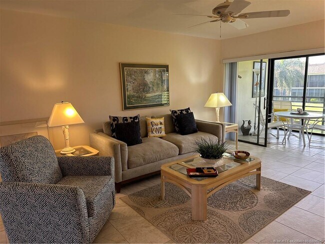 Foto del edificio - 755 Saturn St