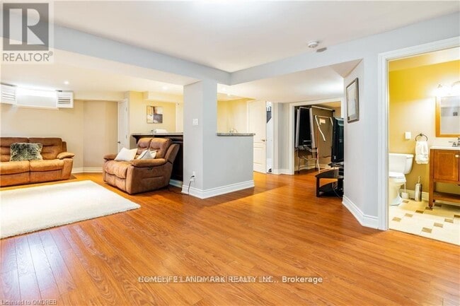 Building Photo - 2384 Parkglen Ave