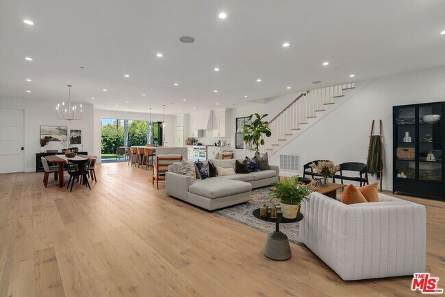 Foto del edificio - 1064 Palms Blvd